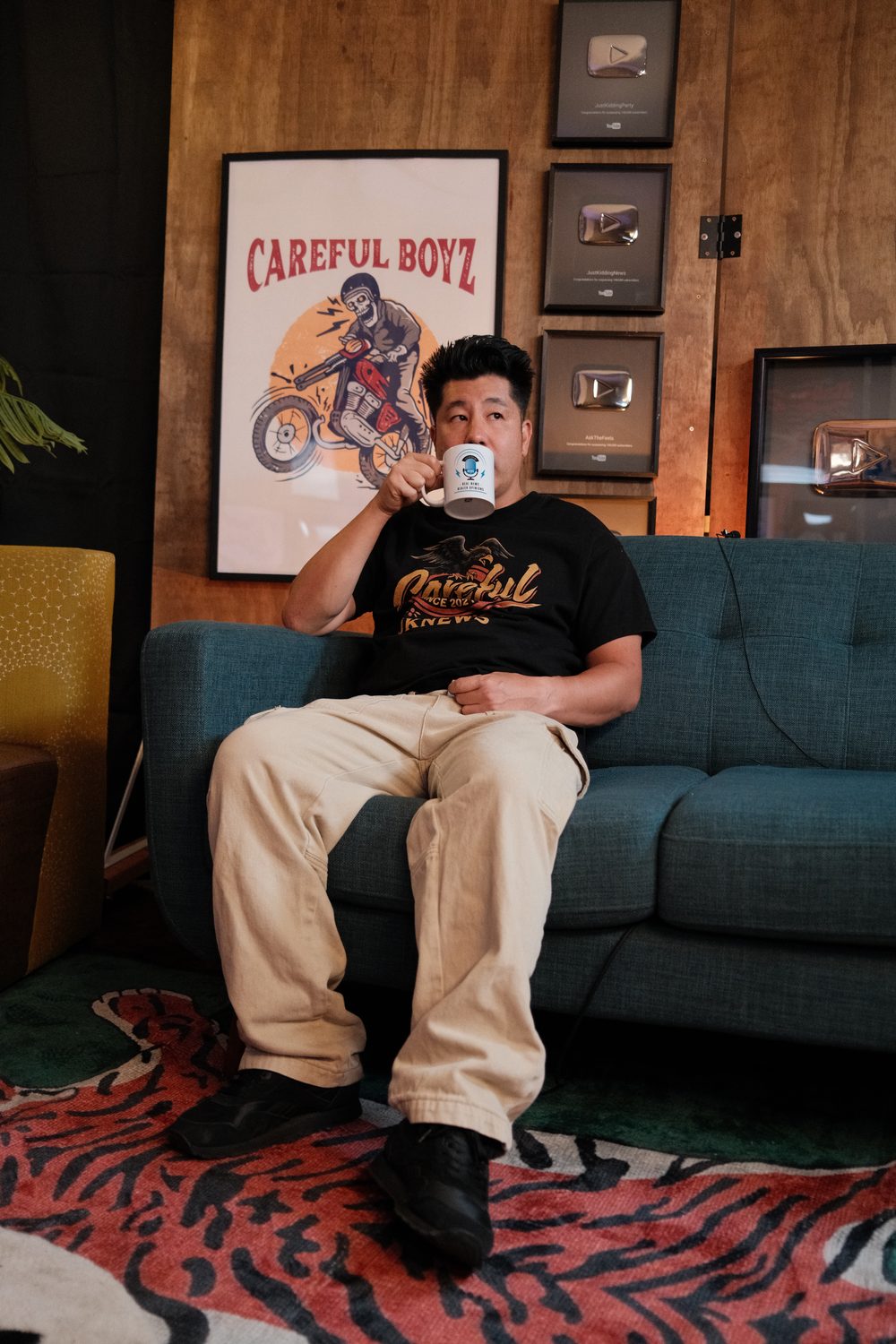 Joe Jitsukawa (Joe Jo) on the JK News set
