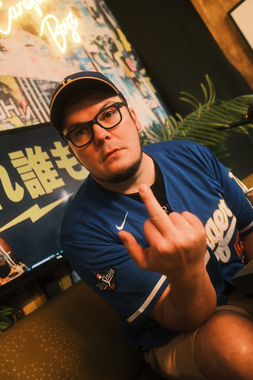 Steve Greene (SteveGreeneComedy) on the JK News set